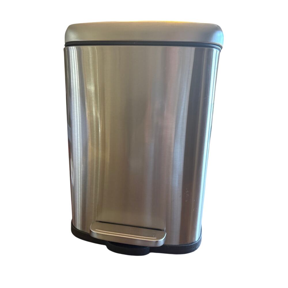 Smudge Resistant Small Rectangular Trash Can With Soft-Close Foot